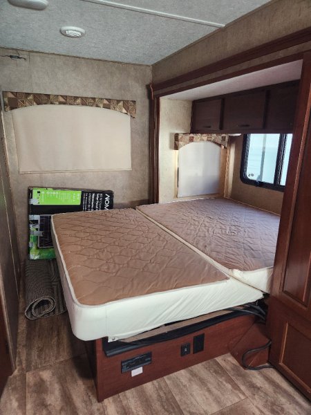 2015 FOREST RIVER Sunseeker