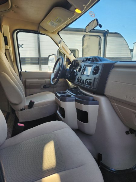 2015 FOREST RIVER Sunseeker