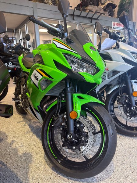 2025 Kawasaki Ninja 650 KRT